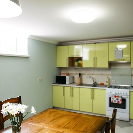 تشيرنيفتسي Sweet Home Hostel / Guest House المظهر الخارجي الصورة