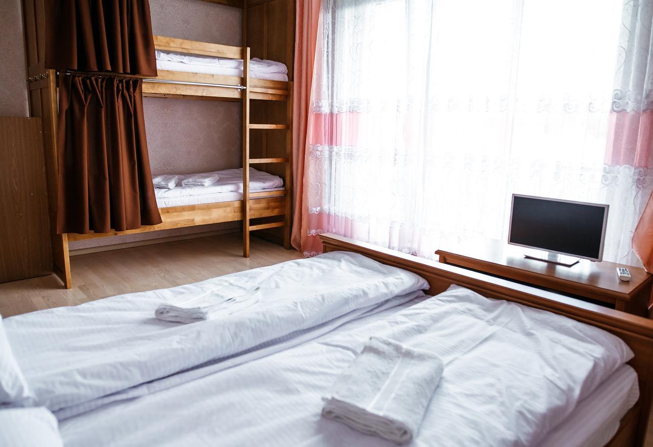 تشيرنيفتسي Sweet Home Hostel / Guest House المظهر الخارجي الصورة