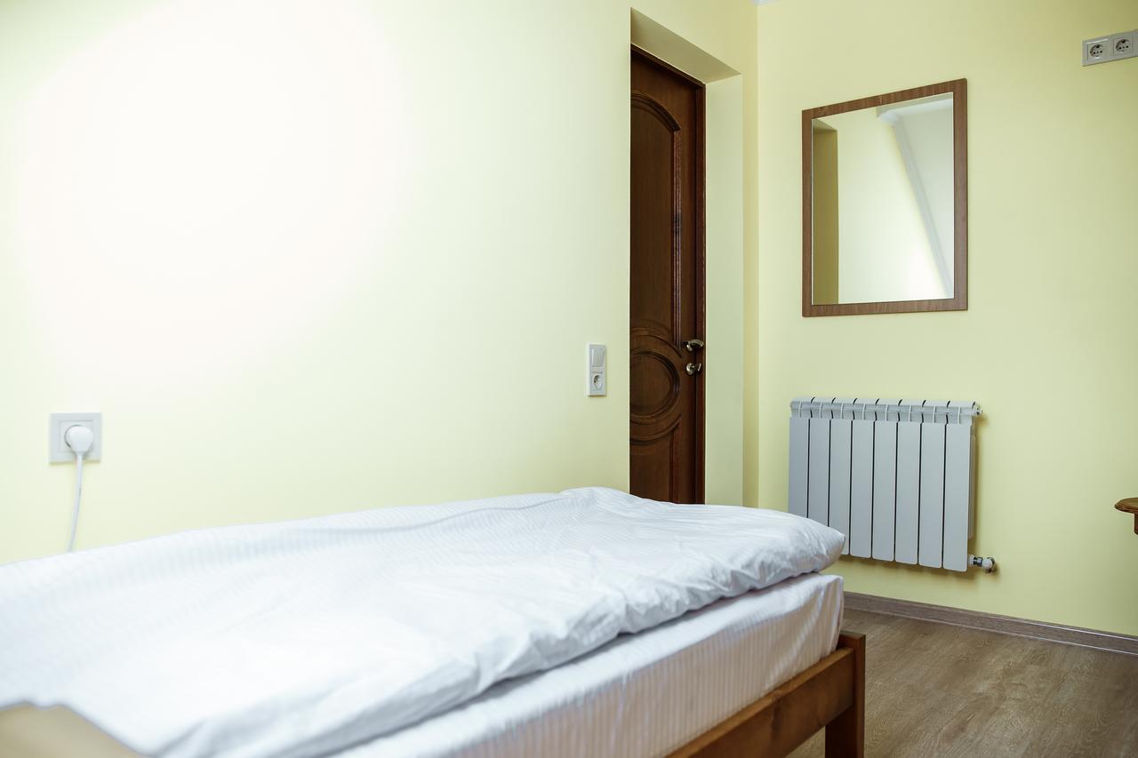 تشيرنيفتسي Sweet Home Hostel / Guest House المظهر الخارجي الصورة