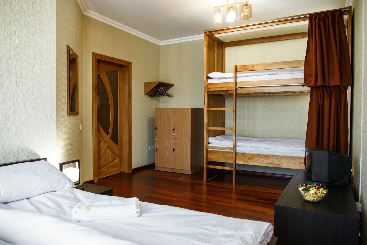 تشيرنيفتسي Sweet Home Hostel / Guest House المظهر الخارجي الصورة