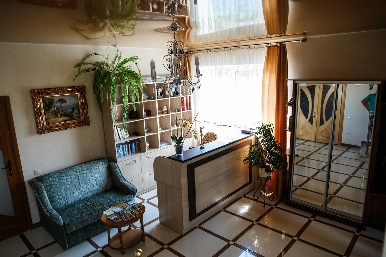 تشيرنيفتسي Sweet Home Hostel / Guest House المظهر الخارجي الصورة