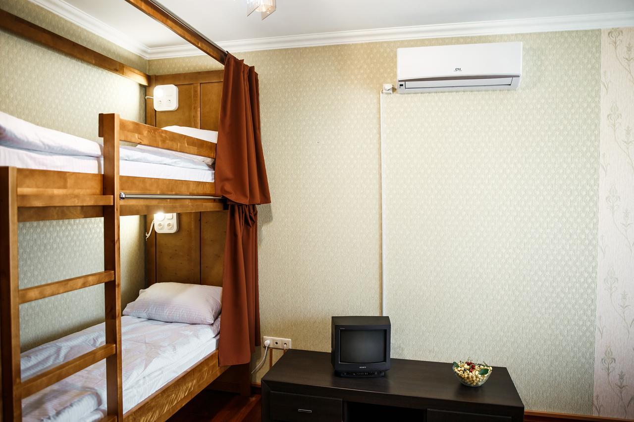 تشيرنيفتسي Sweet Home Hostel / Guest House المظهر الخارجي الصورة