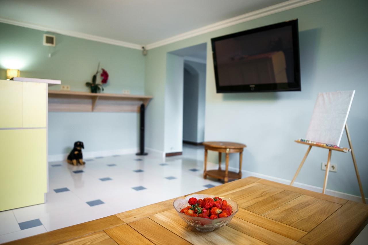 تشيرنيفتسي Sweet Home Hostel / Guest House المظهر الخارجي الصورة