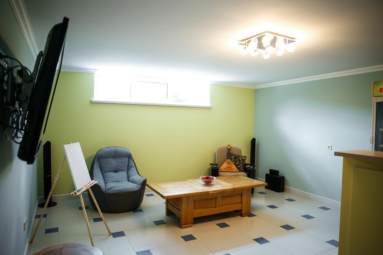 تشيرنيفتسي Sweet Home Hostel / Guest House المظهر الخارجي الصورة