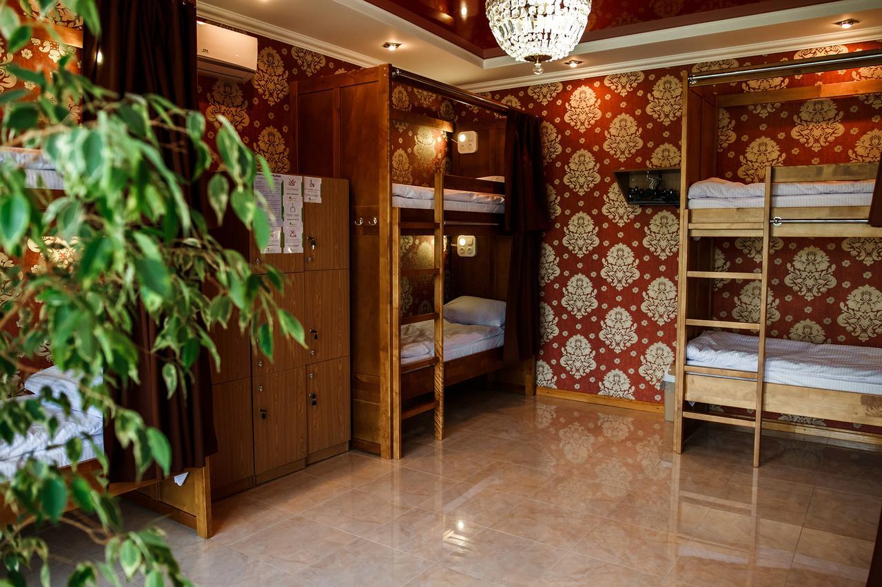 تشيرنيفتسي Sweet Home Hostel / Guest House المظهر الخارجي الصورة