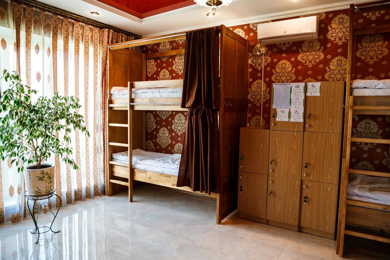 تشيرنيفتسي Sweet Home Hostel / Guest House المظهر الخارجي الصورة