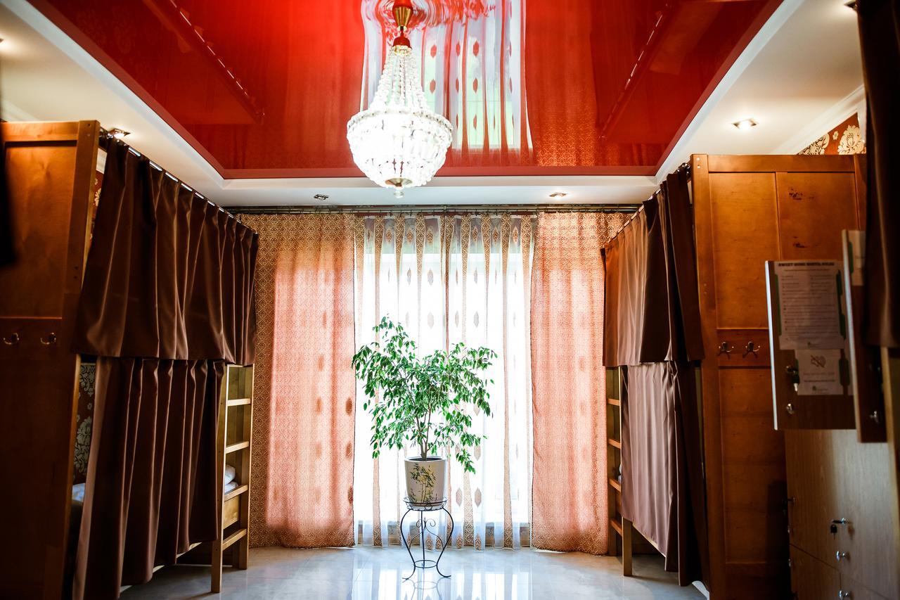تشيرنيفتسي Sweet Home Hostel / Guest House المظهر الخارجي الصورة