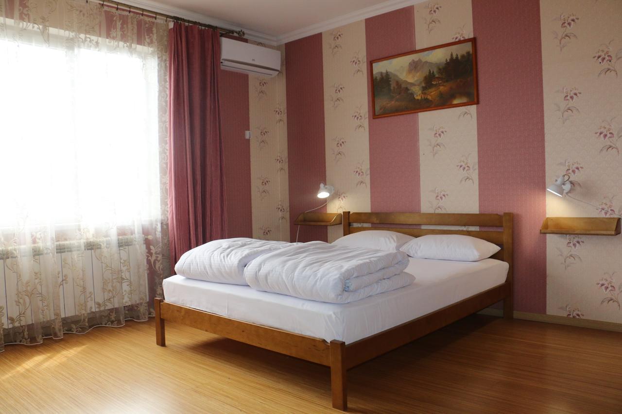 تشيرنيفتسي Sweet Home Hostel / Guest House المظهر الخارجي الصورة