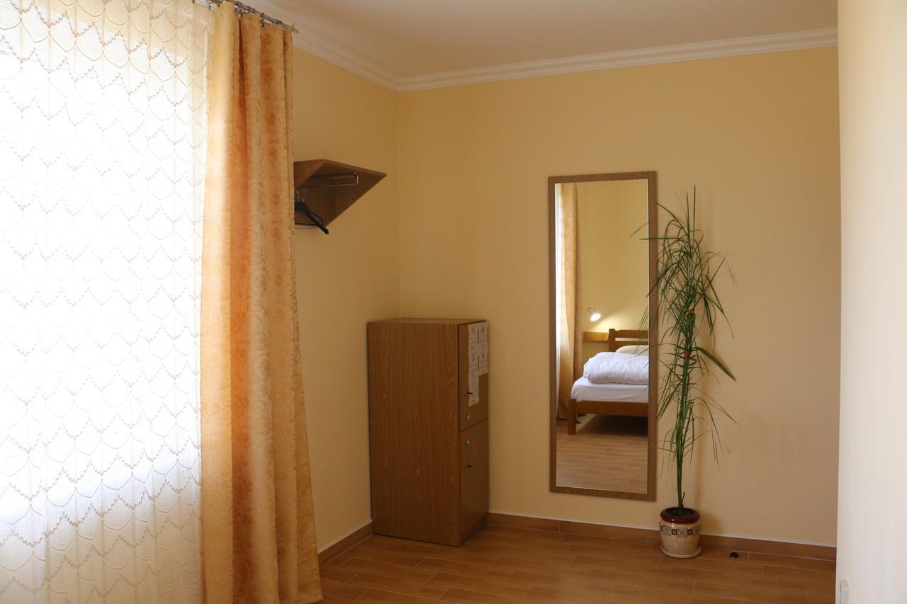 تشيرنيفتسي Sweet Home Hostel / Guest House المظهر الخارجي الصورة