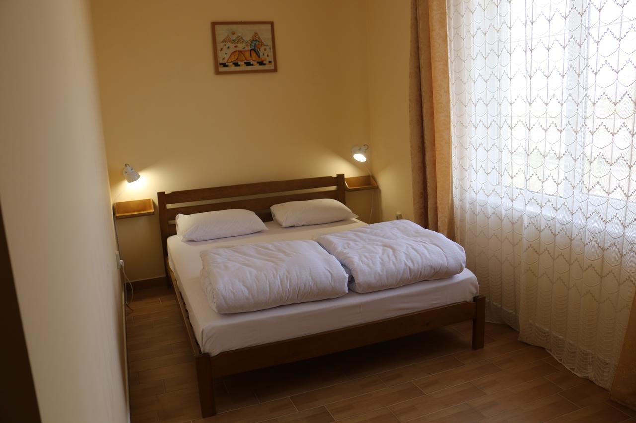 تشيرنيفتسي Sweet Home Hostel / Guest House المظهر الخارجي الصورة