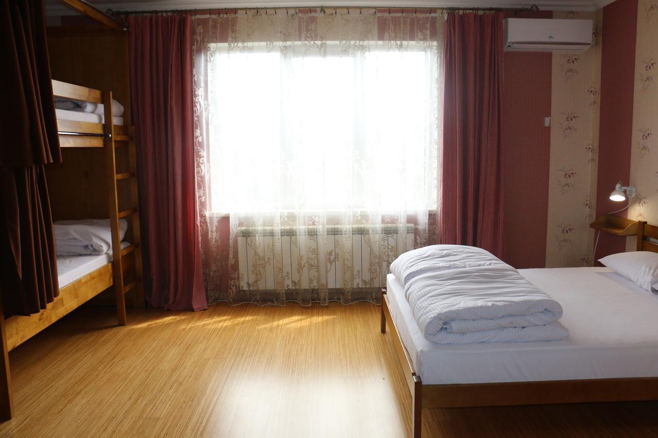 تشيرنيفتسي Sweet Home Hostel / Guest House المظهر الخارجي الصورة