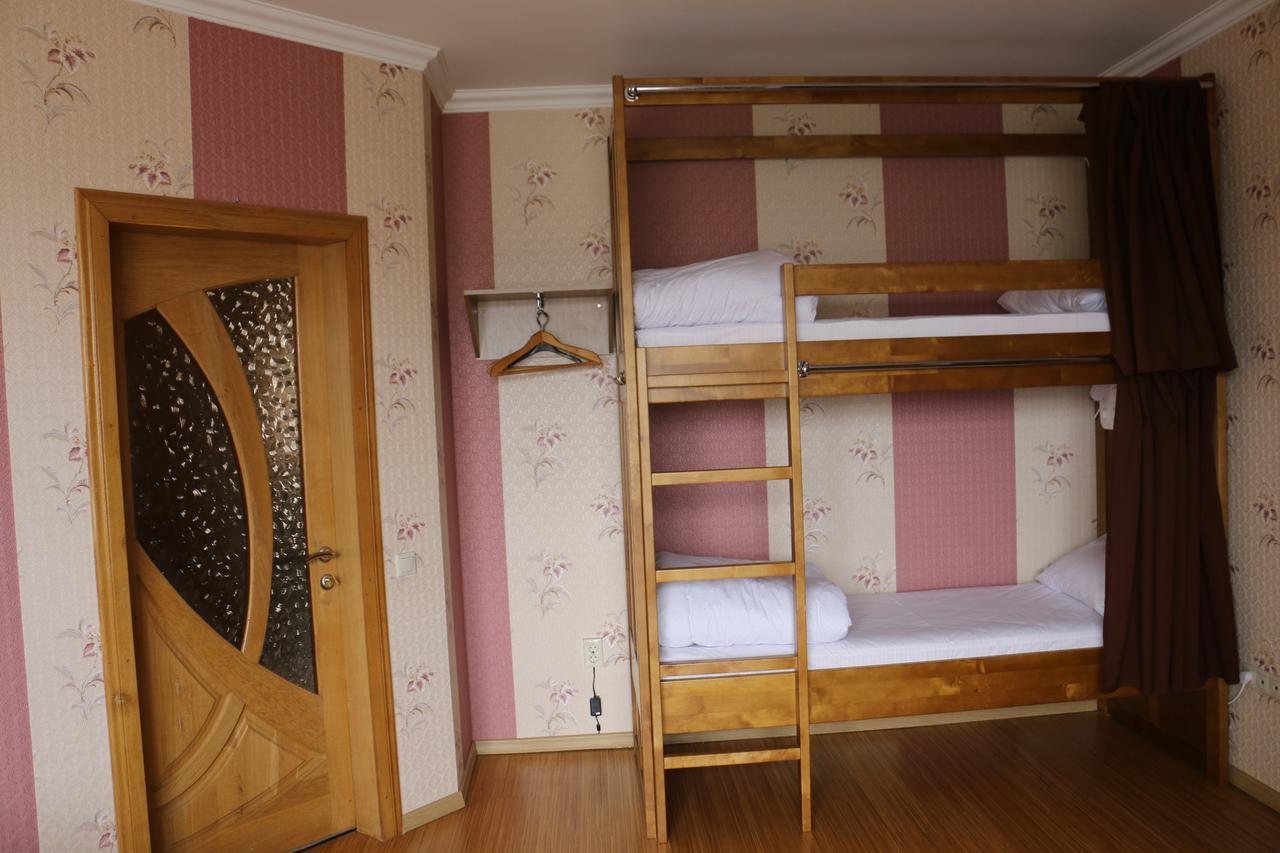 تشيرنيفتسي Sweet Home Hostel / Guest House المظهر الخارجي الصورة