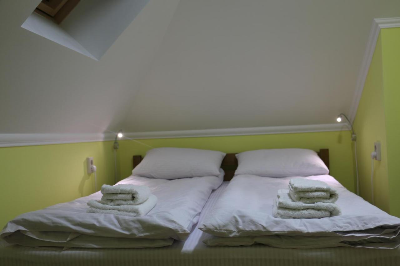 تشيرنيفتسي Sweet Home Hostel / Guest House المظهر الخارجي الصورة